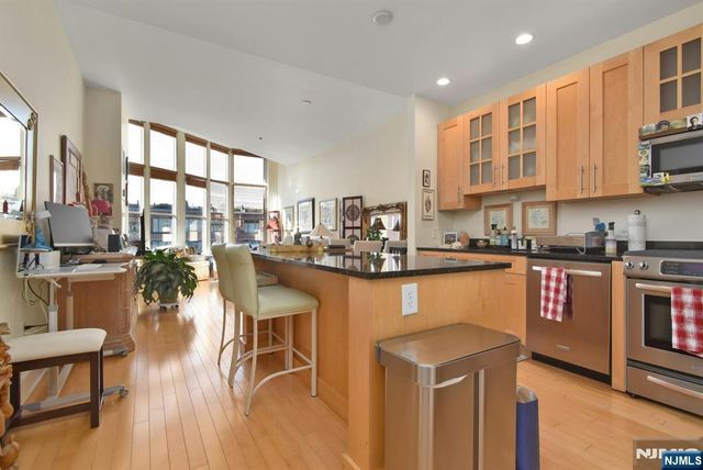 1125 Maxwell Lane 624, Hoboken, NJ 07030