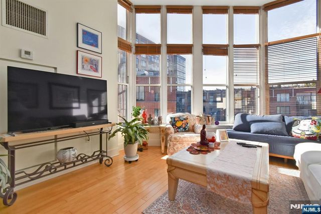 1125 Maxwell Lane 624, Hoboken, NJ 07030