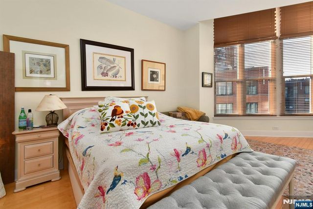 1125 Maxwell Lane 624, Hoboken, NJ 07030