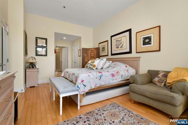 1125 Maxwell Lane 624, Hoboken, NJ 07030