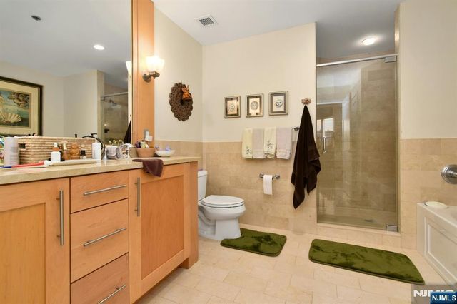 1125 Maxwell Lane 624, Hoboken, NJ 07030