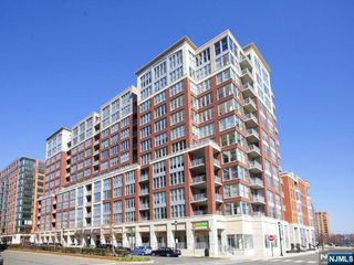 1125 Maxwell Lane 624, Hoboken, NJ 07030