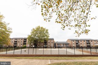 9737 KINGS CROWN CT #102, Fairfax, VA 22031