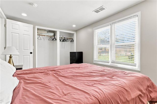 8804 E 47th Street, Kansas City, MO 64129