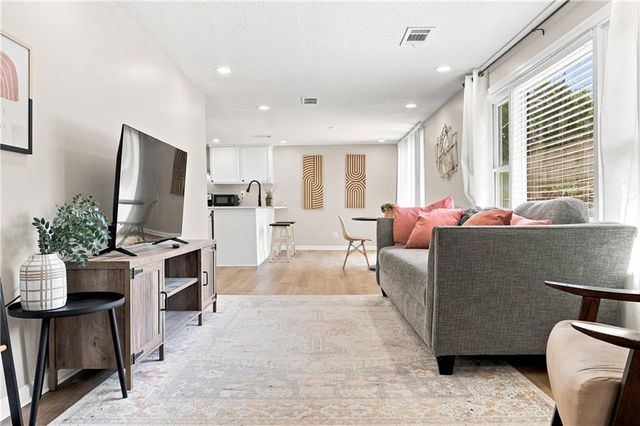 8804 E 47th Street, Kansas City, MO 64129