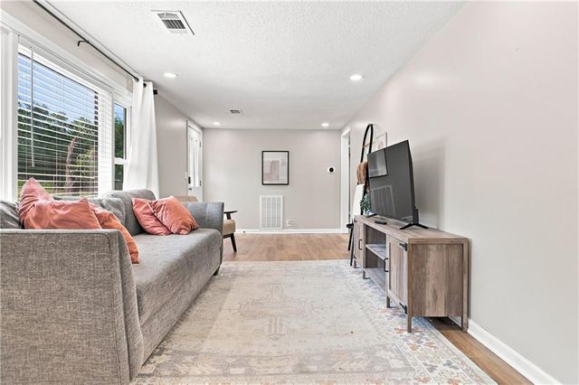 8804 E 47th Street, Kansas City, MO 64129
