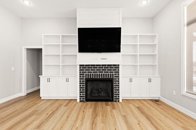 5996 S Holland Avenue, Springfield, MO 65810