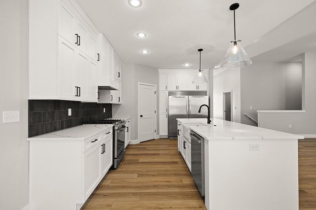 5996 S Holland Avenue, Springfield, MO 65810