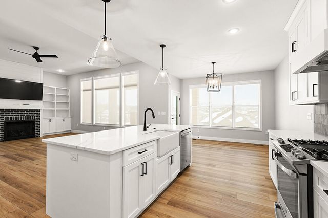 5996 S Holland Avenue, Springfield, MO 65810