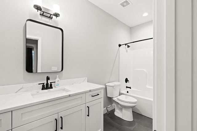 5996 S Holland Avenue, Springfield, MO 65810