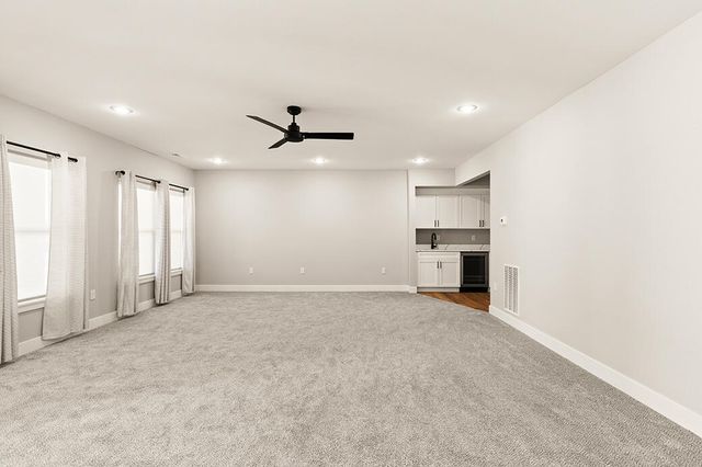 5996 S Holland Avenue, Springfield, MO 65810