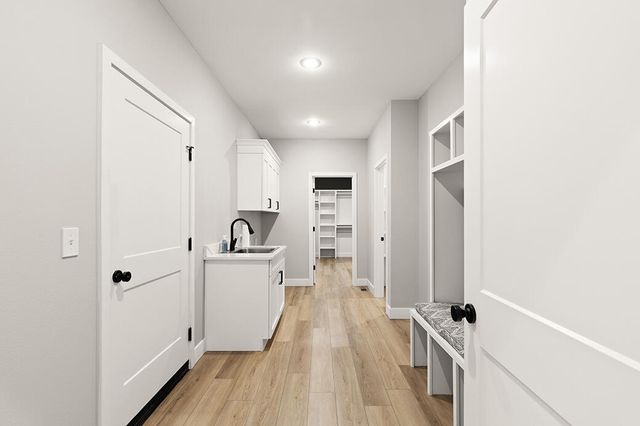 5996 S Holland Avenue, Springfield, MO 65810