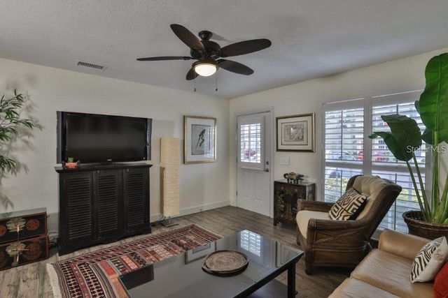 3355 W WYOMING CIRCLE, Tampa, FL 33611