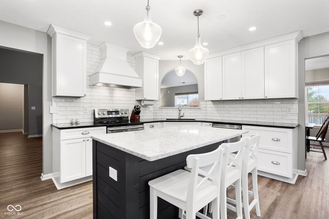 18848 Edwards Grove Drive, Noblesville, IN 46062