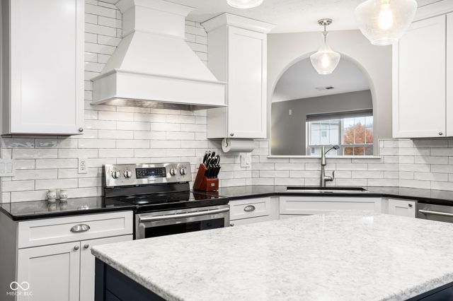 18848 Edwards Grove Drive, Noblesville, IN 46062