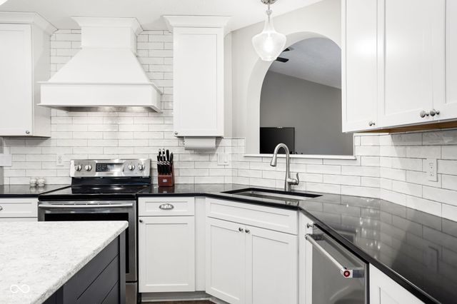 18848 Edwards Grove Drive, Noblesville, IN 46062