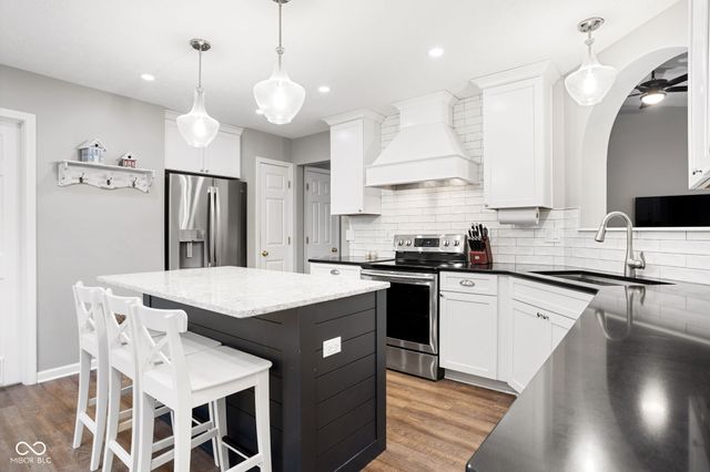 18848 Edwards Grove Drive, Noblesville, IN 46062