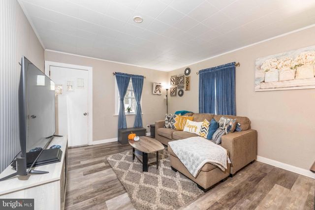 5527 LOCUST ST, Harrisburg, PA 17112