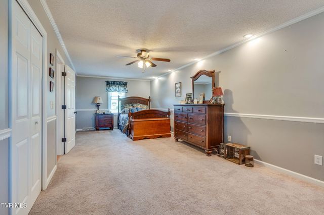 8 East Hunters Court, Johnson City, TN 37601