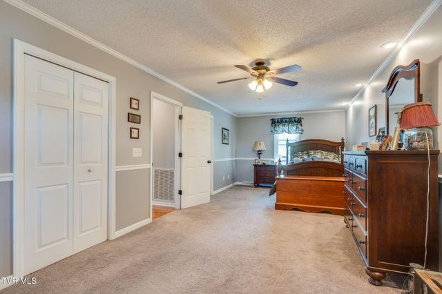 8 East Hunters Court, Johnson City, TN 37601
