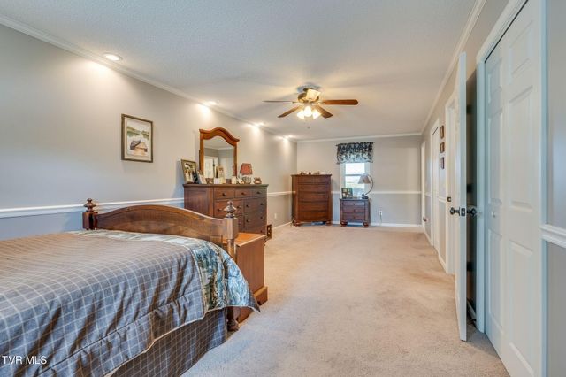 8 East Hunters Court, Johnson City, TN 37601