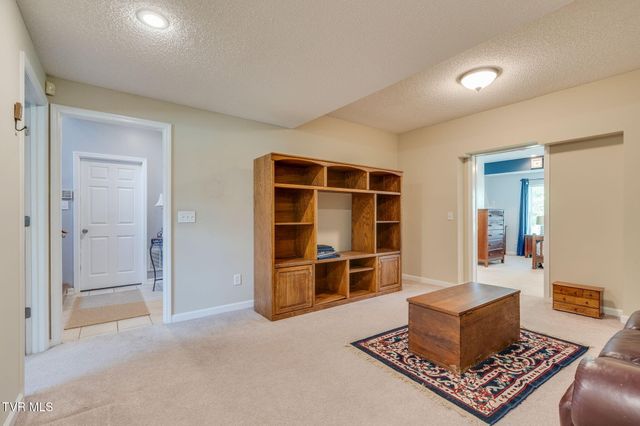 8 East Hunters Court, Johnson City, TN 37601