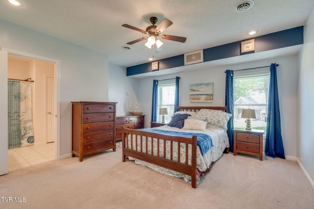 8 East Hunters Court, Johnson City, TN 37601