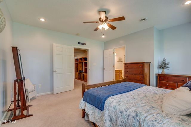 8 East Hunters Court, Johnson City, TN 37601