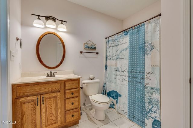 8 East Hunters Court, Johnson City, TN 37601