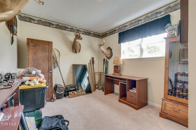 8 East Hunters Court, Johnson City, TN 37601