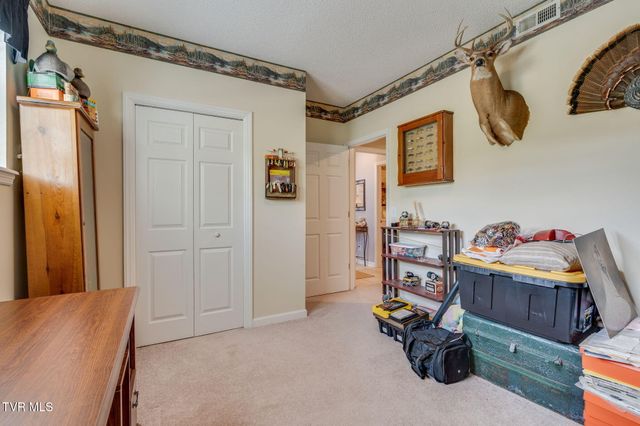 8 East Hunters Court, Johnson City, TN 37601