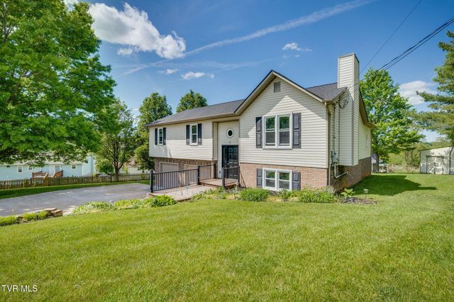 8 East Hunters Court, Johnson City, TN 37601