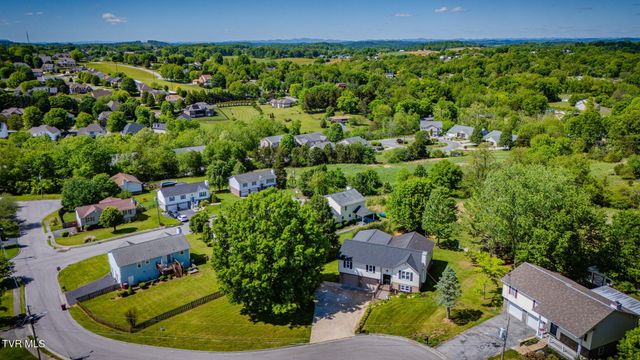 8 East Hunters Court, Johnson City, TN 37601