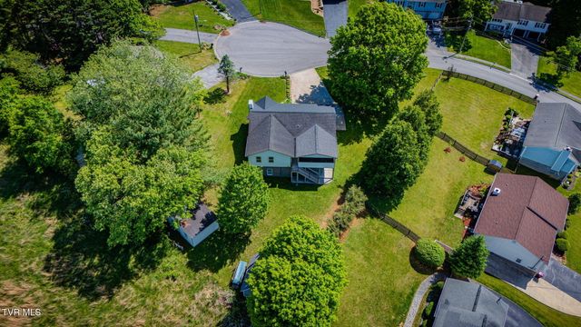 8 East Hunters Court, Johnson City, TN 37601