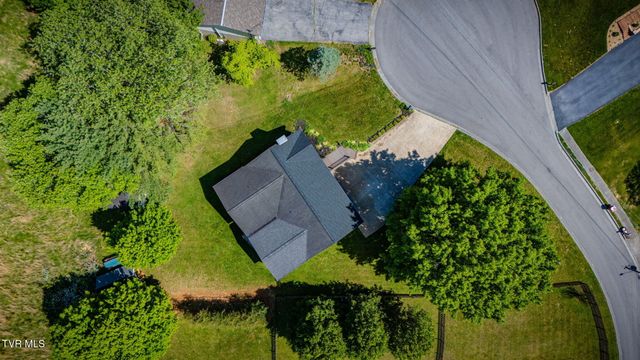 8 East Hunters Court, Johnson City, TN 37601