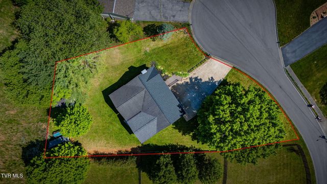 8 East Hunters Court, Johnson City, TN 37601