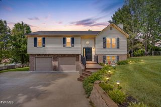 8 East Hunters Court, Johnson City, TN 37601