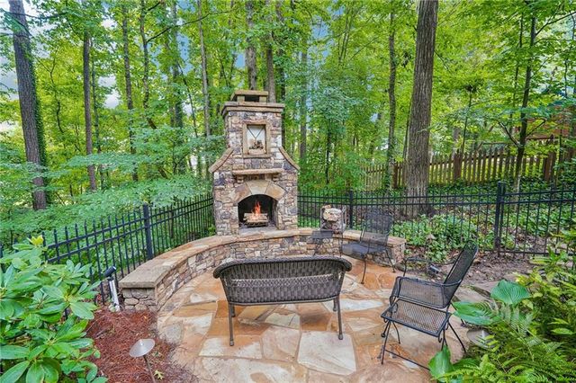 706 Braidwood Ridge NW, Acworth, GA 30101