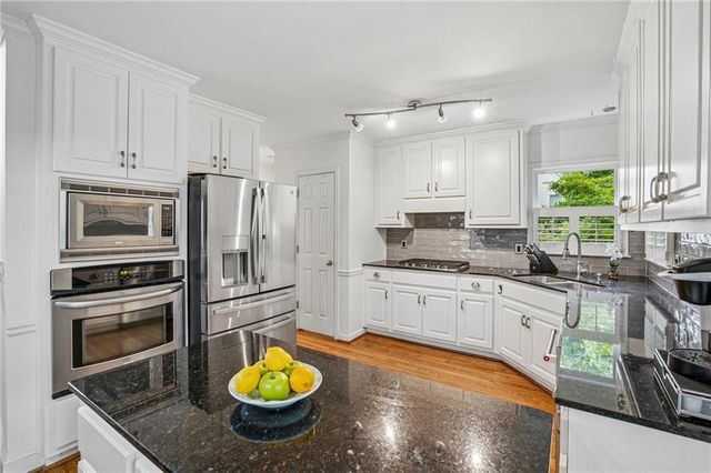 706 Braidwood Ridge NW, Acworth, GA 30101