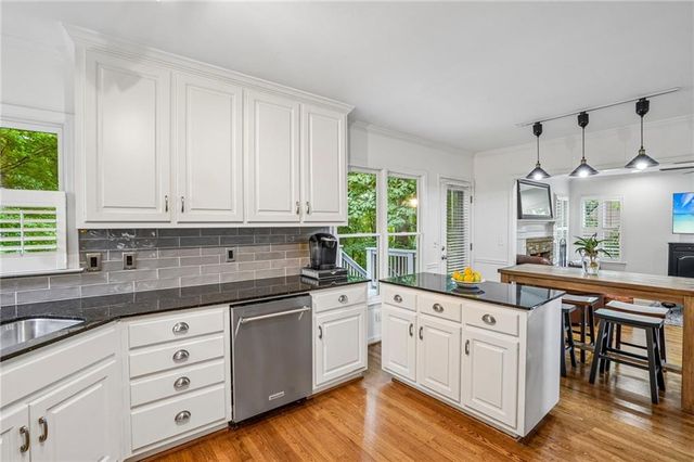 706 Braidwood Ridge NW, Acworth, GA 30101