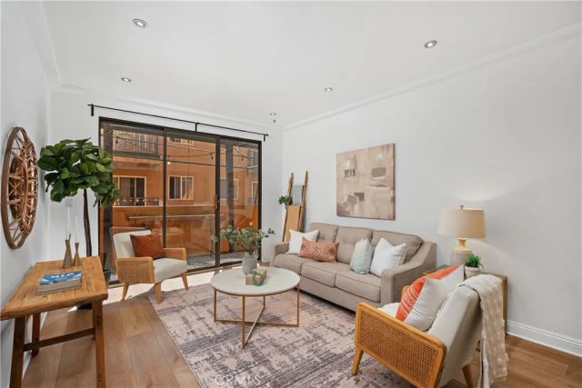 828 N Hudson 106, Los Angeles, CA 90038