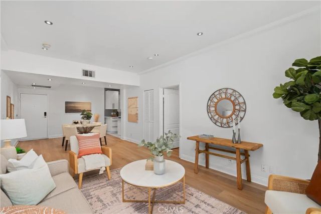 828 N Hudson 106, Los Angeles, CA 90038