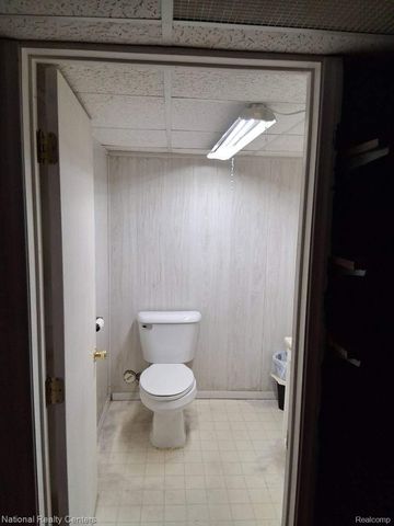 8373 Jefferson Court, Warren, MI 48093