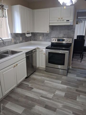 8373 Jefferson Court, Warren, MI 48093