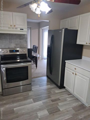 8373 Jefferson Court, Warren, MI 48093