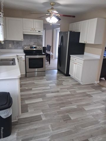 8373 Jefferson Court, Warren, MI 48093