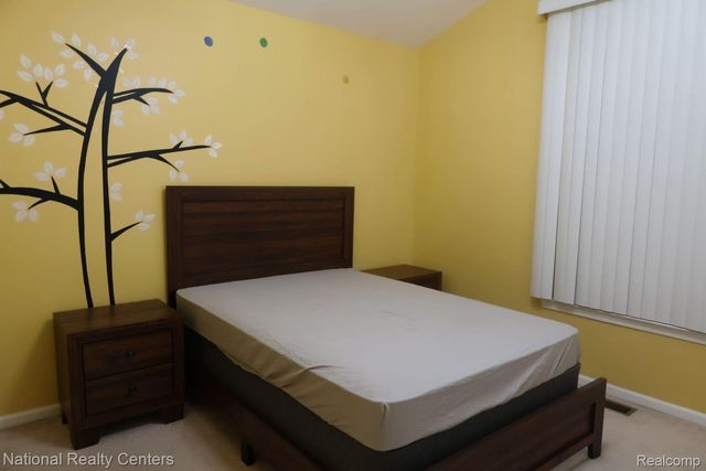 8373 Jefferson Court, Warren, MI 48093