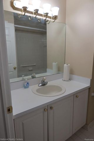 8373 Jefferson Court, Warren, MI 48093