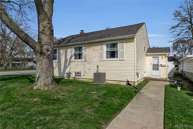 9 Primrose Drive, Cheektowaga, NY 14225