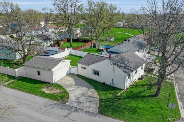 9 Primrose Drive, Cheektowaga, NY 14225